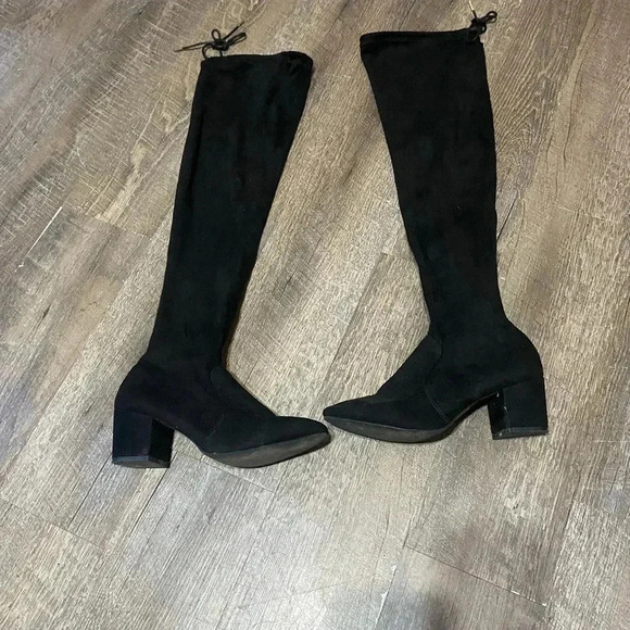 Cupid Black Knee-High Boots - Picture 2 of 4